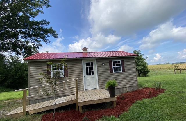 Cozy 12x24’ big charm small house on 350 acre grain beef farm near Mammoth Cave!