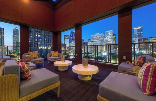 Cozy 1BDR Apartment City Views W/ Pool, Free Parking