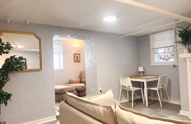 Cozy 1Bdrm Great Location Fast Wi-fi