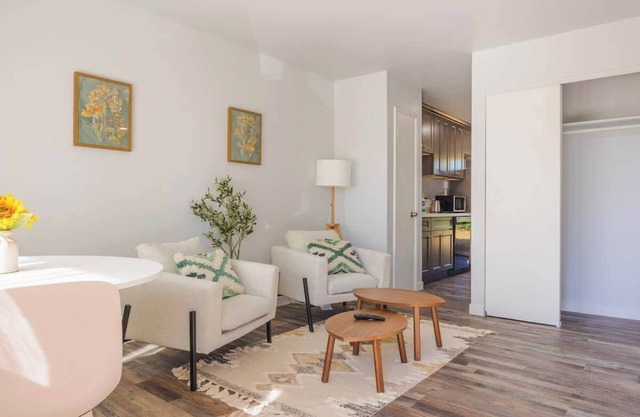 Cozy 1bedroom 1bath renton apt