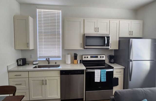 Cozy 1BR/1BA Apartment near Tacoma Dome