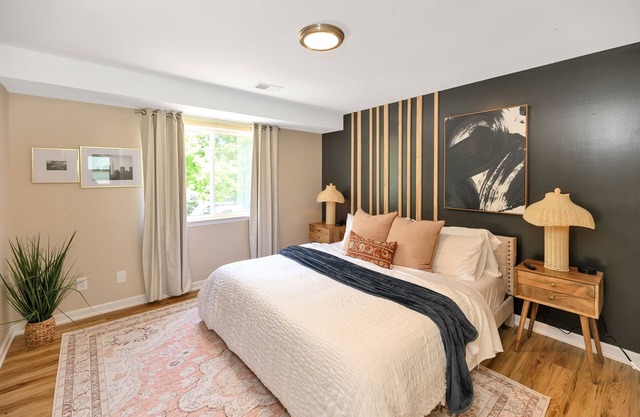 Modern & Renovated 1BR Flat | King Bed + Laundry