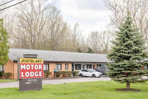 Cozy 1BR Apt AC Parking Brownstown