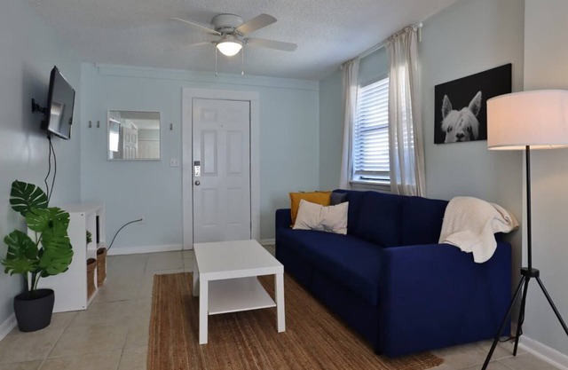 Cozy 1BR Beach Hideaway - One block to beach