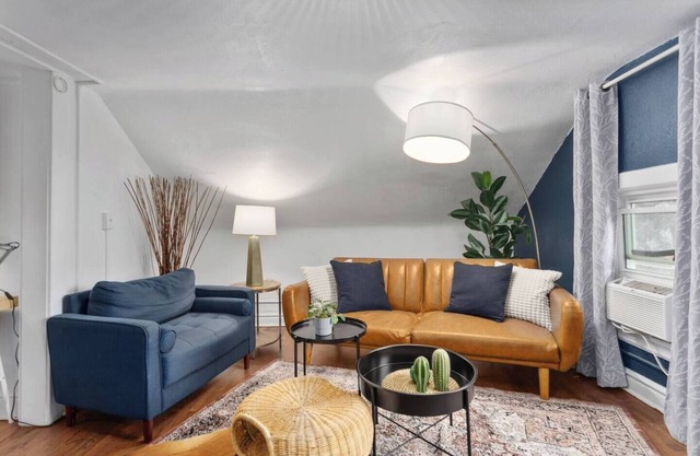Cozy 1BR in Historic Triplex 11