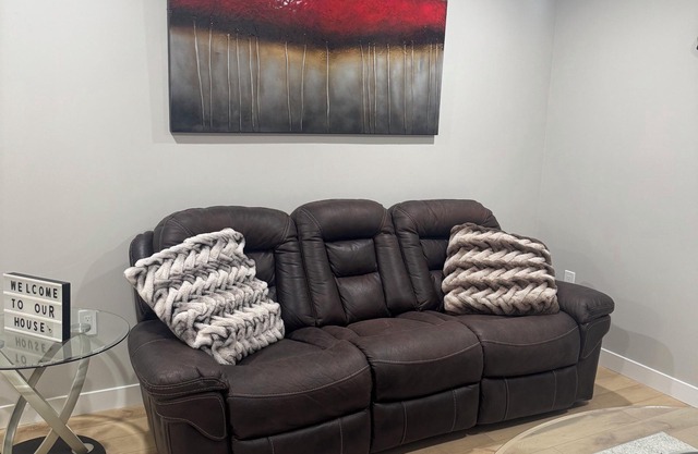 Cozy 1BR Suite at Winnipeg South