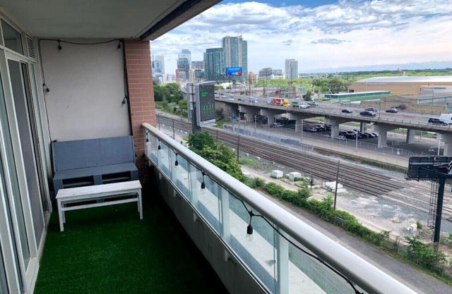 Cozy 1BR Trendy Condo in Liberty Village with Balcony