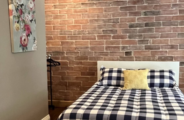 Cozy 1st Floor Downtown Apartment!