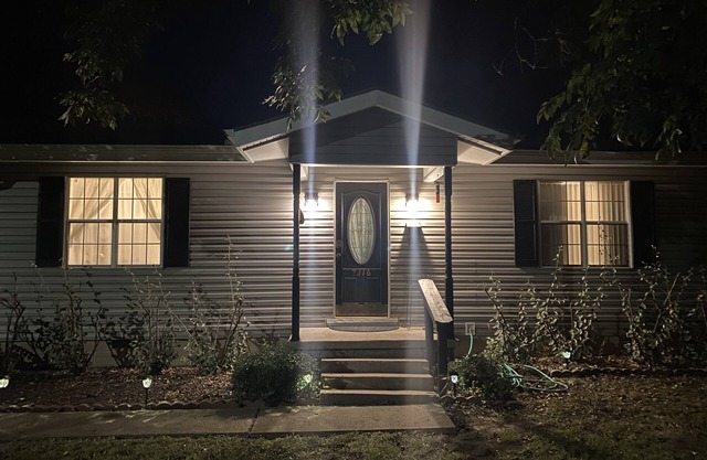 Cozy 2/1 Across from Caney Boat Ramp RV/Boat Parking