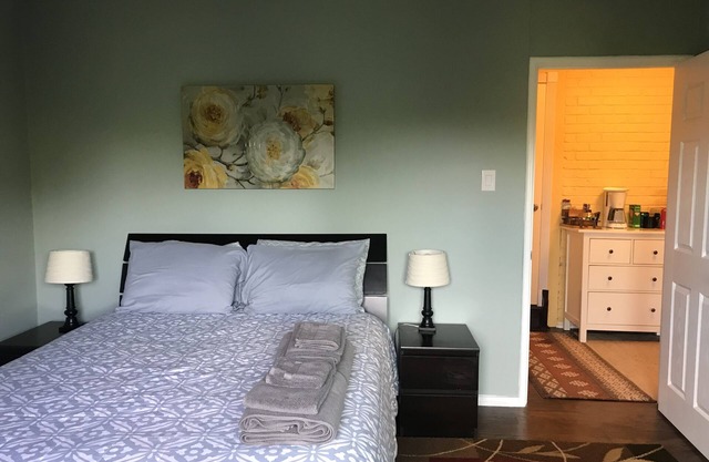 Gemütliche 2-Bett-, 1-Bett-Einheit in Redwood City, ideal für Geschäftsreisende