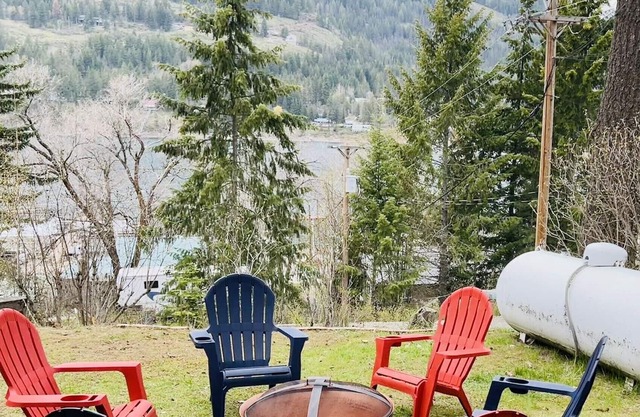 Cozy 2 BD Lakehouse Cabin w/ incredible views