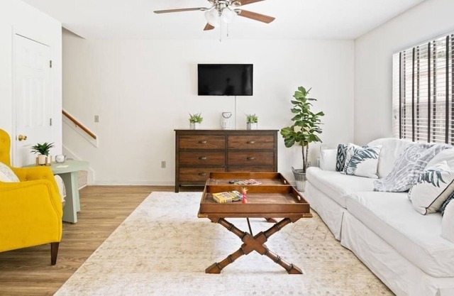 💎Cozy 2 bdrm 🐠 5 Mins from waterfront ⚡️Fast Wifi🌟