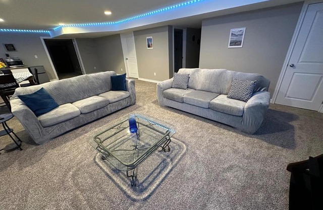 Cozy 2 Bdrm, Lounge w fpl, Kitchenette, TV, Wi-Fi