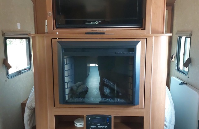 Cozy 2-bedroom RV with Private Sandy Beach on the Sturgeon Bay!