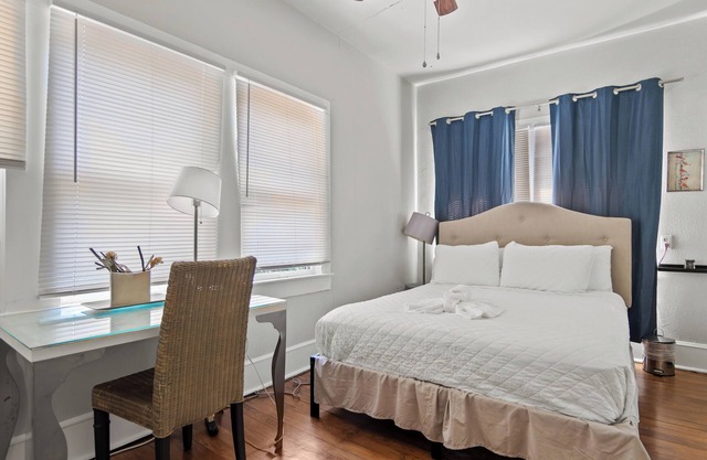 Cozy 2 Bed/1 Bath Retreat Near Baylor Hospital