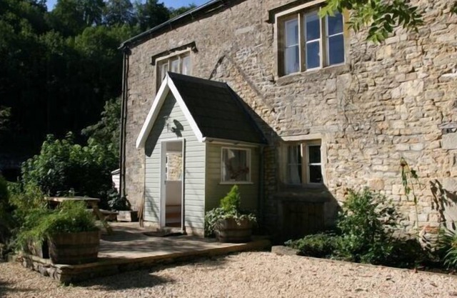 2 Bed Cottage in Idylic Cotswold Valley
