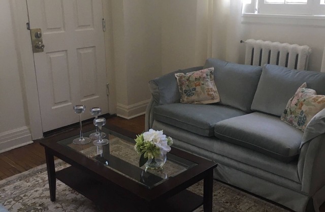 Cozy 2-bedrm apartment in historic Brockville!