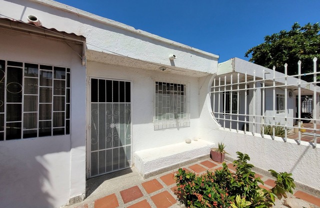 Cozy 2 bedroom 1 bathroom house.