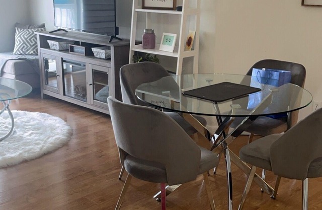 Cozy 2 bedroom 2 bathroom condo!