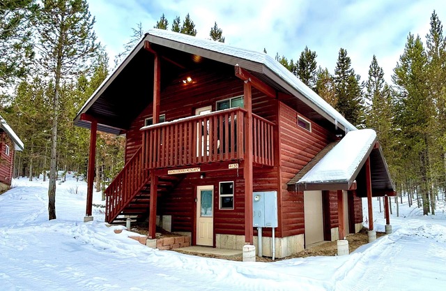 COZY 2 bedroom,2 bathroom loft. DOG FRIENDLY. Close to YELLOWSTONE NATIONAL PARK