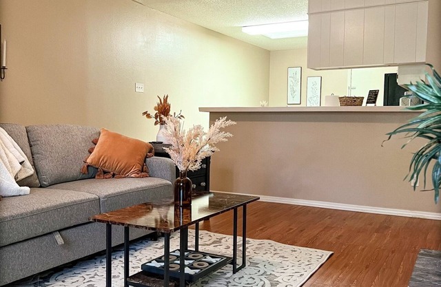 Cozy 2 bedroom 2 bath duplex near UT Tyler!