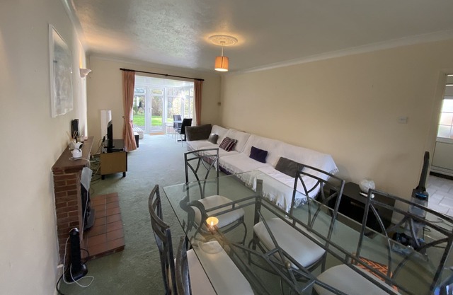 Cozy 2 bedroom 2 bathroom cottage with large garden in tranquil setting