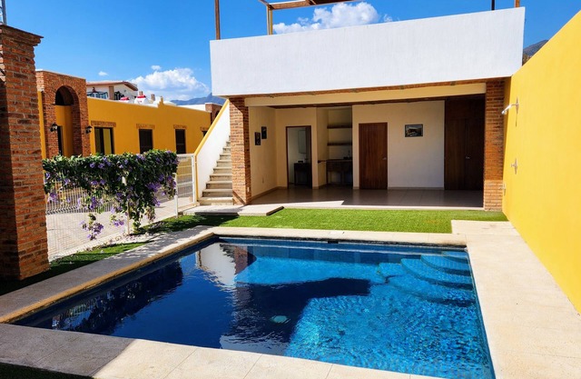 cozy 2 bedroom 2 bathroom lake house in artsy Ajijic with fiber internet