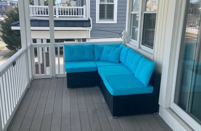 Cozy 2 Bedroom 2nd floor Condo