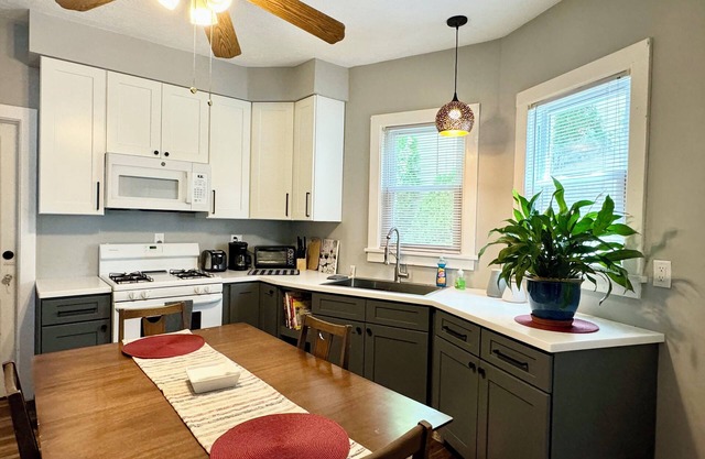 Cozy 2-bedroom apartment in peaceful East Rochester with WiFi, AC