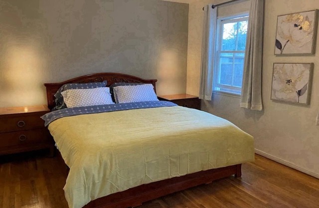 Cozy 2 bedroom apartment in beautiful San Gabriel with WiFi, AC