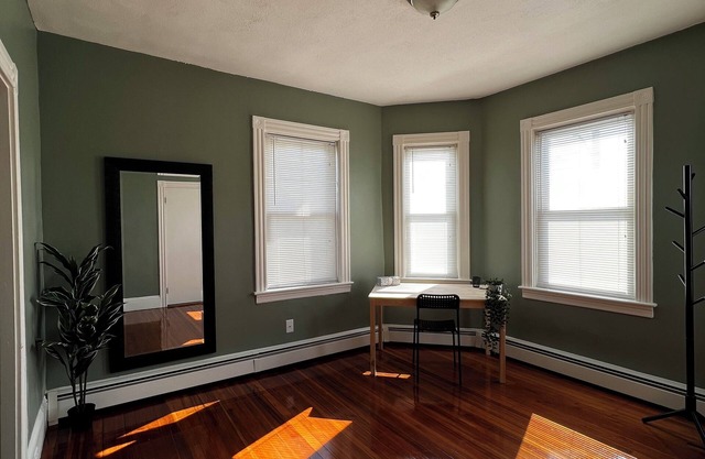 Cozy 2-bedroom apartment Providence with WiFi, AC