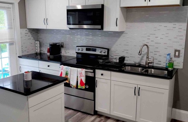 Cozy 2-bedroom apartment in phenomenal McDonough with AC, WiFi