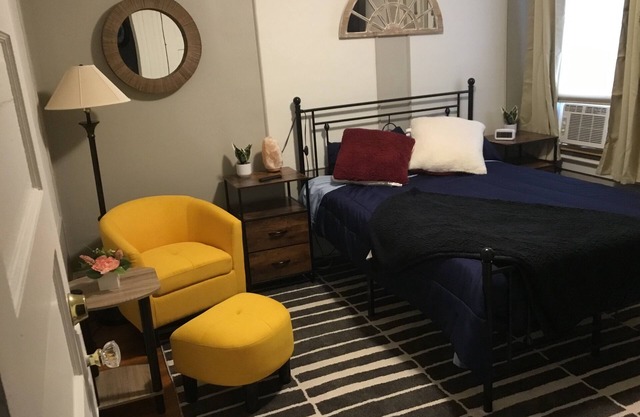 Cozy 2 bedroom apartment in Rochester with AC and WiFi many amenities