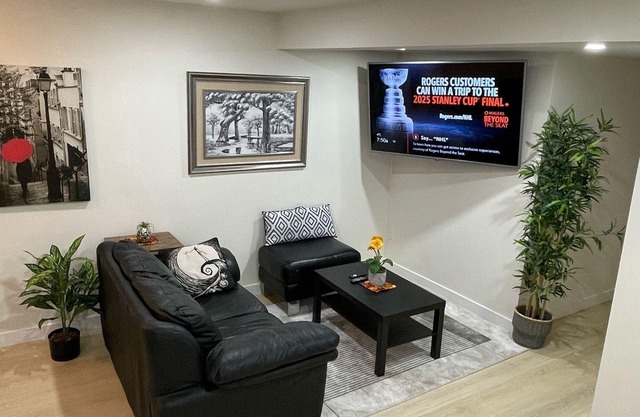 Cozy 2 bedroom apartment in SE Calgary. Close to YMCA and hospital