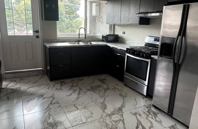 Cozy 2-bedroom apartment in welcoming Tijuana with WiFi, AC