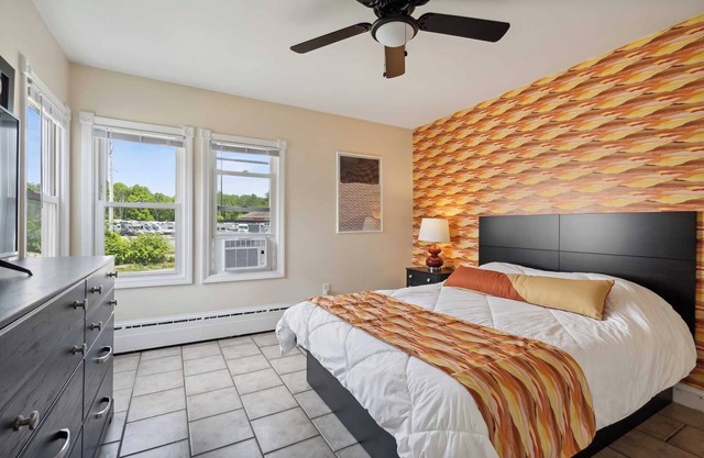 Cozy 2-bedroom apartment in enjoyable Saco with WiFi
