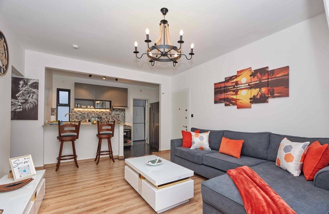 Cozy 2-bedroom apartment in Tatu City with gym, pool, & restaurant in the estate