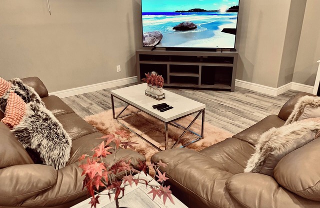 Cozy 2 bedroom basement with 2 beds, kitchen, 75’’ TV and bathroom