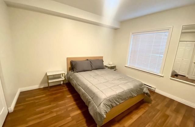 Cozy 2 bedroom townhouse/parking on downtown New Westminster