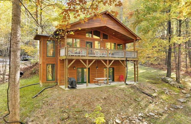 Cozy 2-Bedroom Cabin Retreat near the Nantahala Outdoor Center
