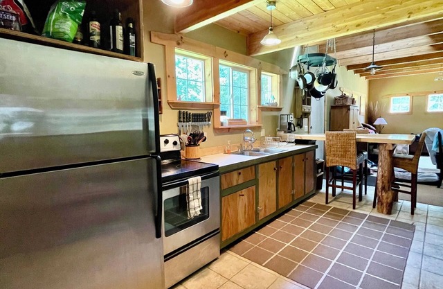 Cozy 2-bedroom cabin in beautiful Leavenworth on 35 acres!