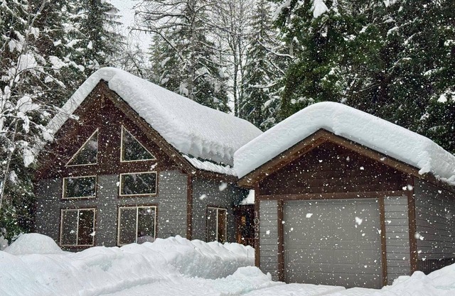 Cozy 2-bedroom cabin close to downtown McCall