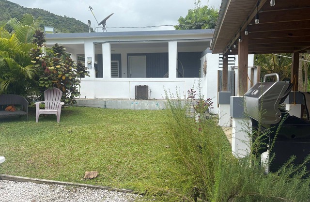 Cozy 2-bedroom cabin in charming Naguabo with WiFi, AC