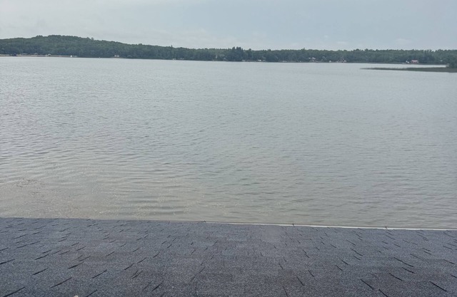 Cozy 2-bedroom cabin in charming Lake Metigoshe with AC