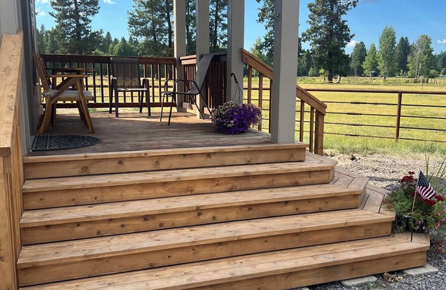 Cozy 2-bedroom cabin on Cattle ranch, in Chiloquin, close to Crater LakeWiFi, AC