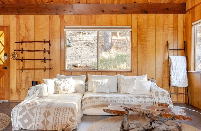 Cozy 2-bedroom cabin with sauna outside of Yosemite
