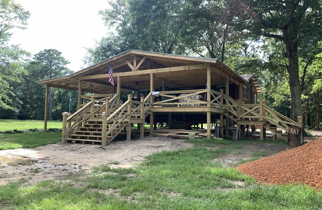 Cozy 2-bedroom cabin with AC and WiFi on the Pearl River in Angie. LA