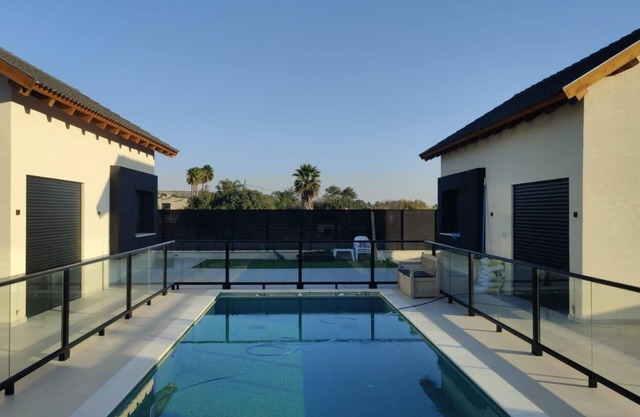 Cozy 2-bedroom chalet in enchanting Kfar Hoshen with swimming pool, AC, WiFi