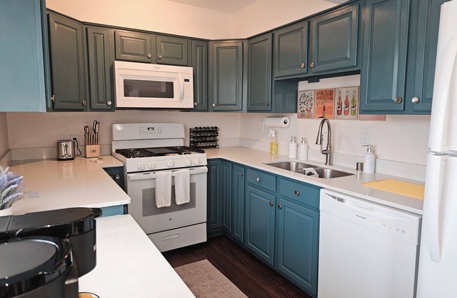 Cozy 2-bedroom condo in Uptown Albuquerque