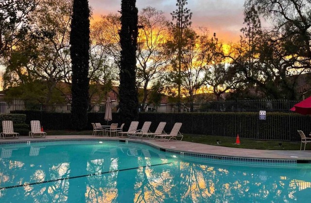 Cozy 2-bedroom condo with WiFi, fitness room in charming Aliso Viejo